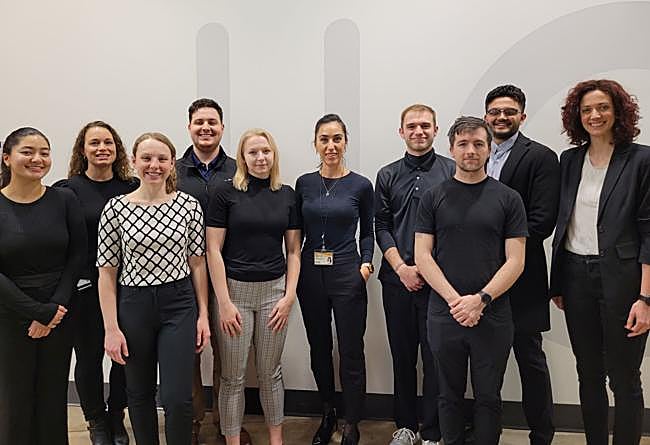 Paula, junto a su equipo de VIP Lab.