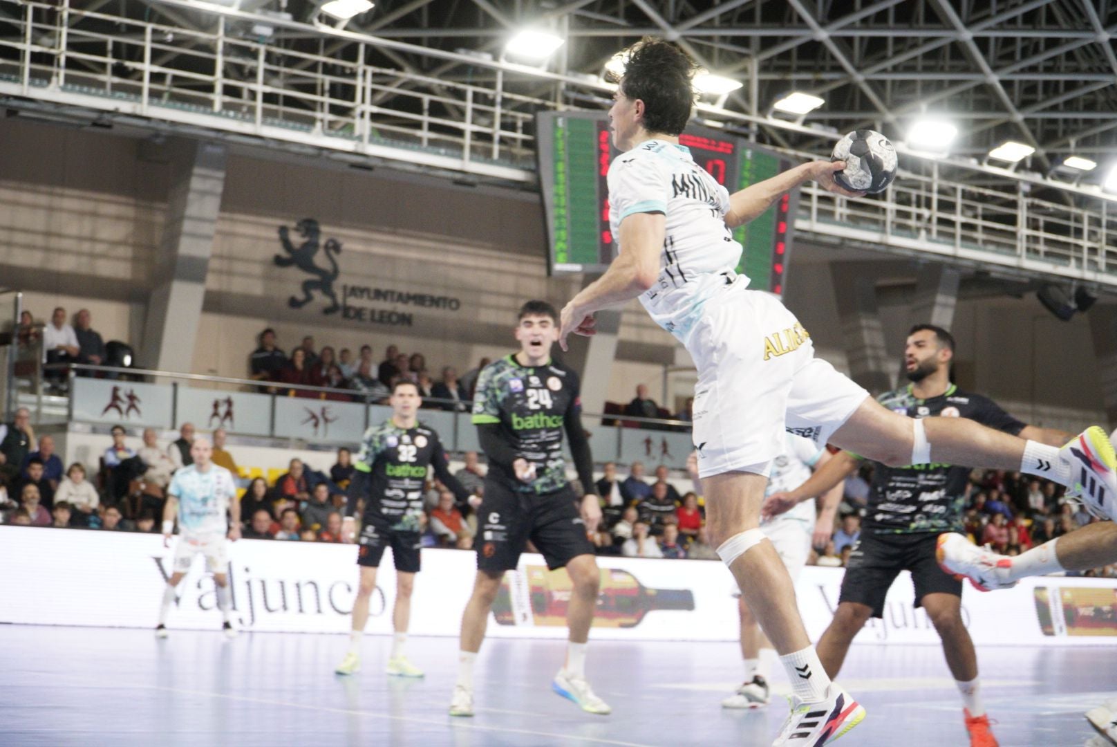 Las mejores imágenes del Abanca Ademar - Torrelavega