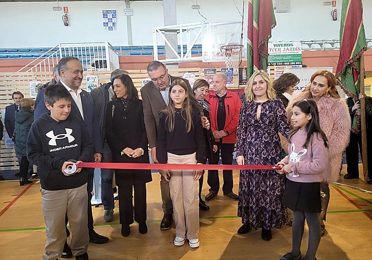 Inauguración feria a cargo de los ganadores del concurso de carteles
