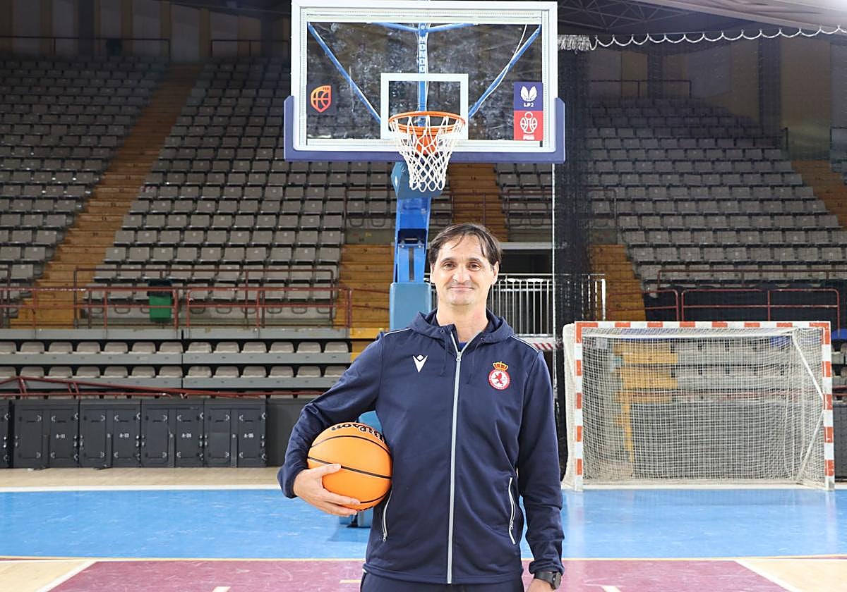 Luis Castillo, entrenador de la Cultural Baloncesto.