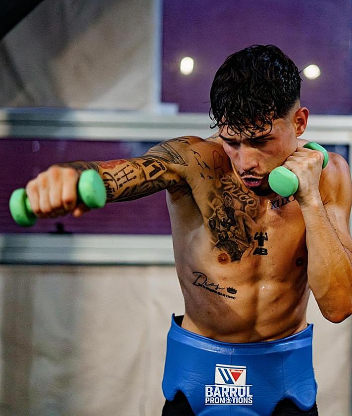 Imagen secundaria 2 - Imágenes de la preparación del combate.