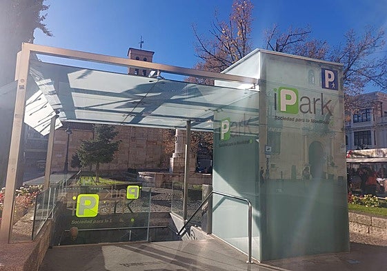 Cambio en las pegatinas de entrada al parking.