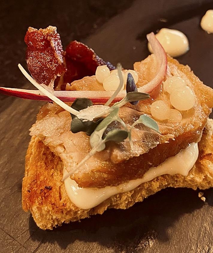 Imagen secundaria 2 - Aperitivo de Los Rubios (arriba), de Vayco (abajo izquierda) y de Leña al Mono (abajo derecha). 