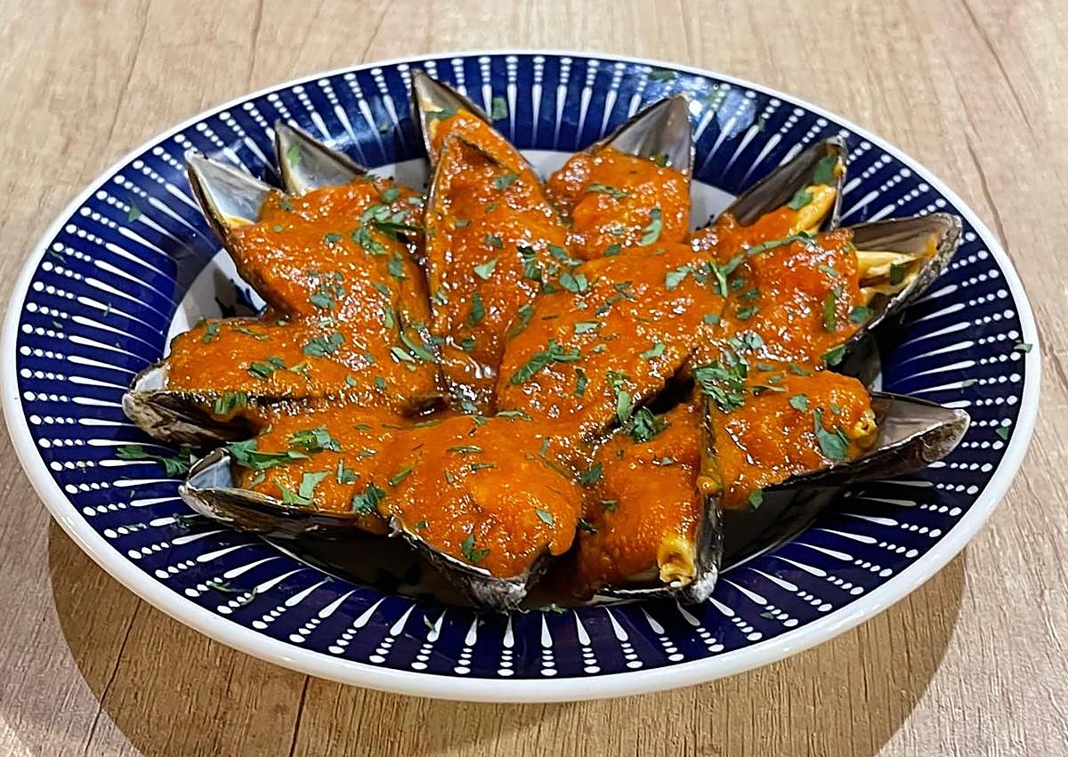 Imagen secundaria 1 - Aperitivo de Los Rubios (arriba), de Vayco (abajo izquierda) y de Leña al Mono (abajo derecha). 