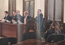 Un instante del juicio con el acusado en el banquillo.