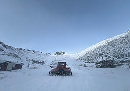 Trabajos para poner a punto las pistas de San Isidro.