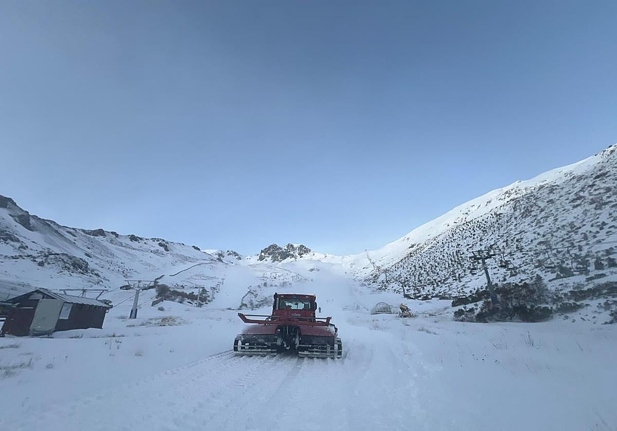Trabajos para poner a punto las pistas de San Isidro.