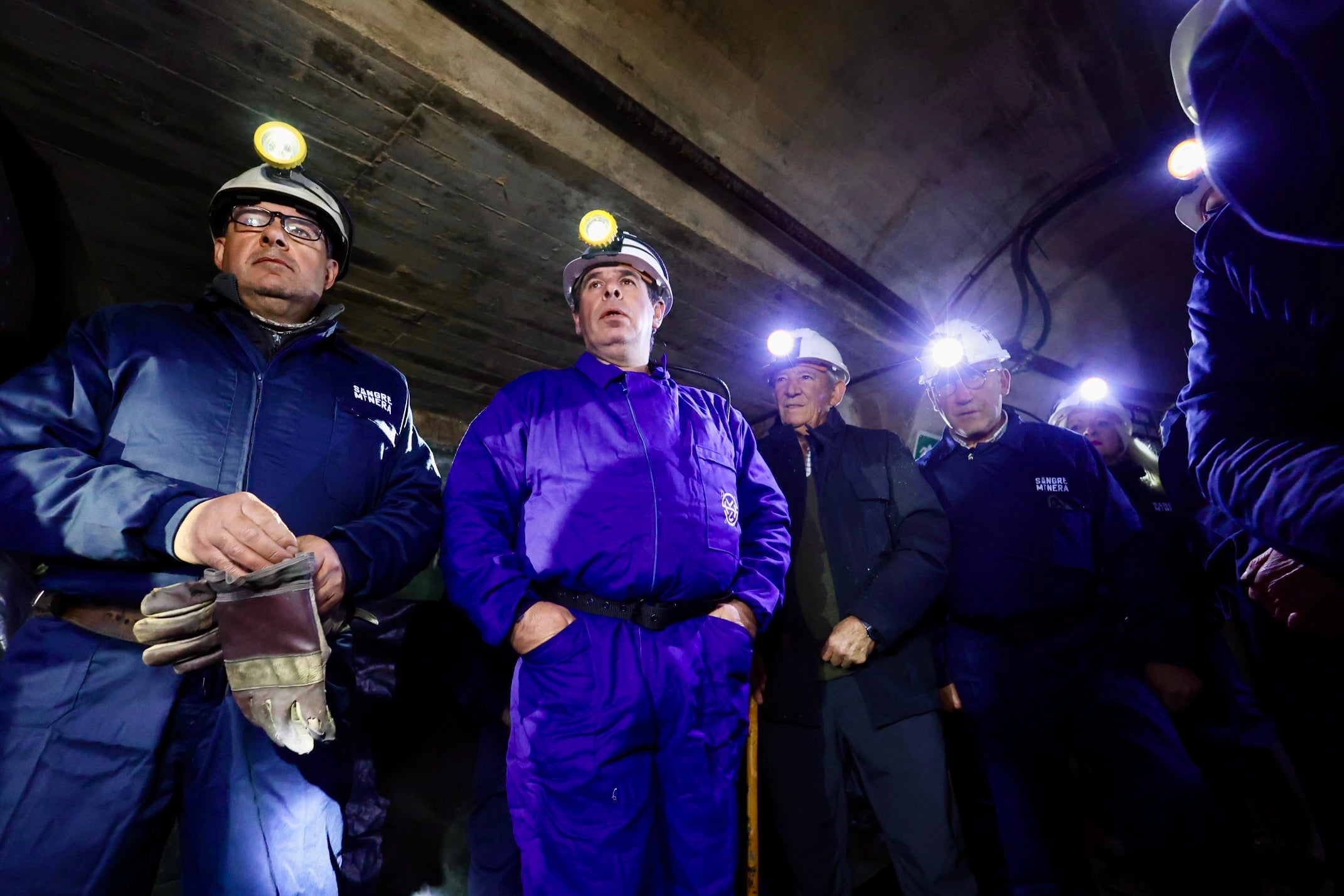 Las imágenes de la primera procesión nocturna en honor a santa Bárbara en La Robla