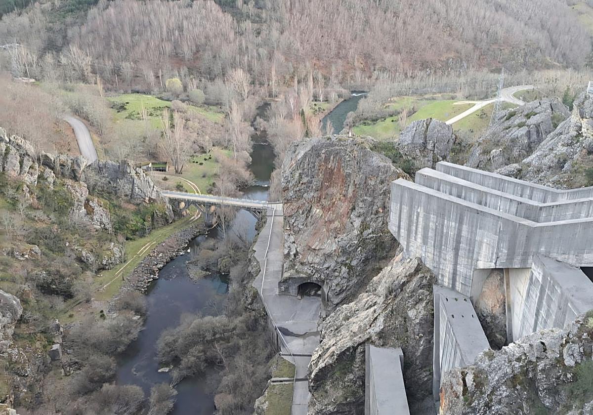 Vista del puente sobre el Esla en Remolina.