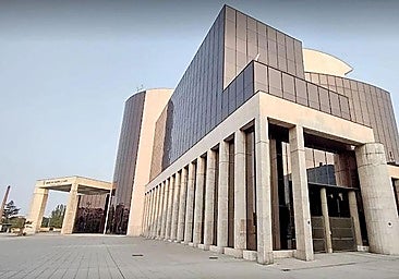 Urgen a Mañueco a aprobar la subida salarial para los 100.000 funcionarios