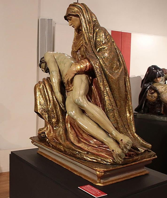 Imagen secundaria 2 - Pase de prensa de la exposición 'El dolor esculpido' organizada por la Cofradía del Santísimo Sacramento de Minerva y la Santa Vera Cruz en colaboración con el Museo Diocesano y de Semana Santa de León