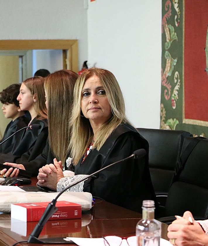 Imagen secundaria 2 - Escolares de León recrean un juicio por acoso escolar basado en un caso real