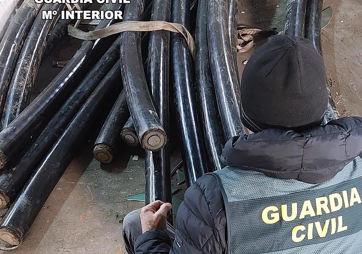 El cobre recuperado tras la operación.