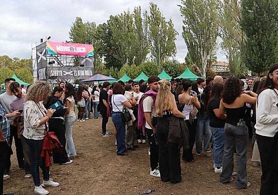 Público disfrutando de la novena edición del Monoloco Fest en León en octubre de 2025.