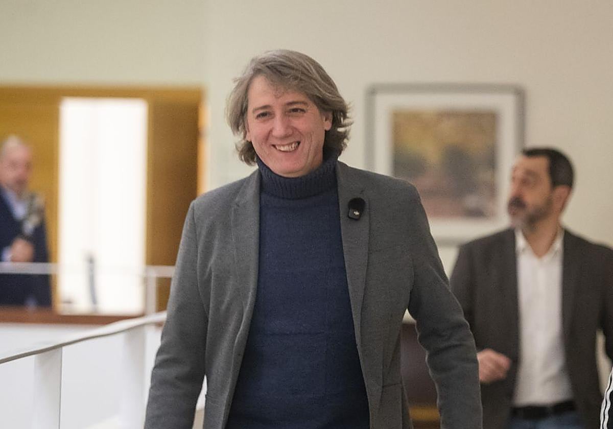 Carlos Martínez, ofrece una rueda de prensa.