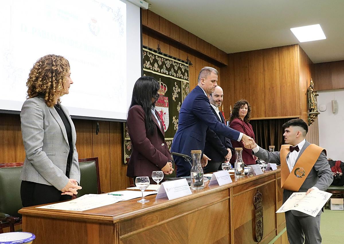 Imagen secundaria 1 - La ULE gradúa a los nuevos titulados de la Escuela de Minas