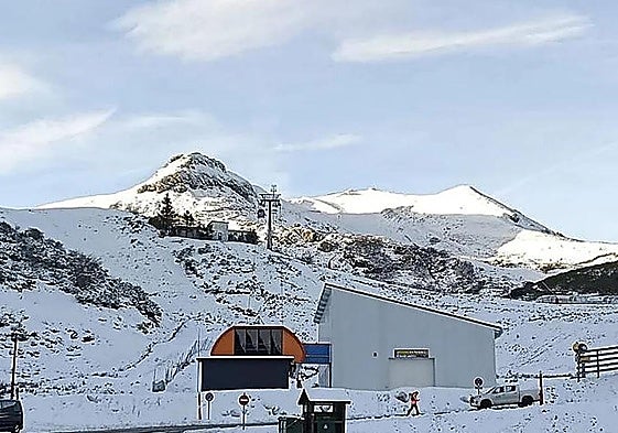 Imagen de archivo de pistas de esquí.