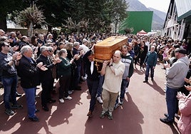 Entierro en Villablino de cuatro de los mineros fallecidos