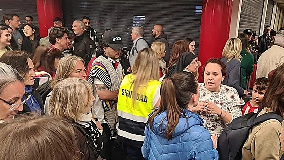 El descarrilamiento de un tren bloquea todas las salidas hacia León