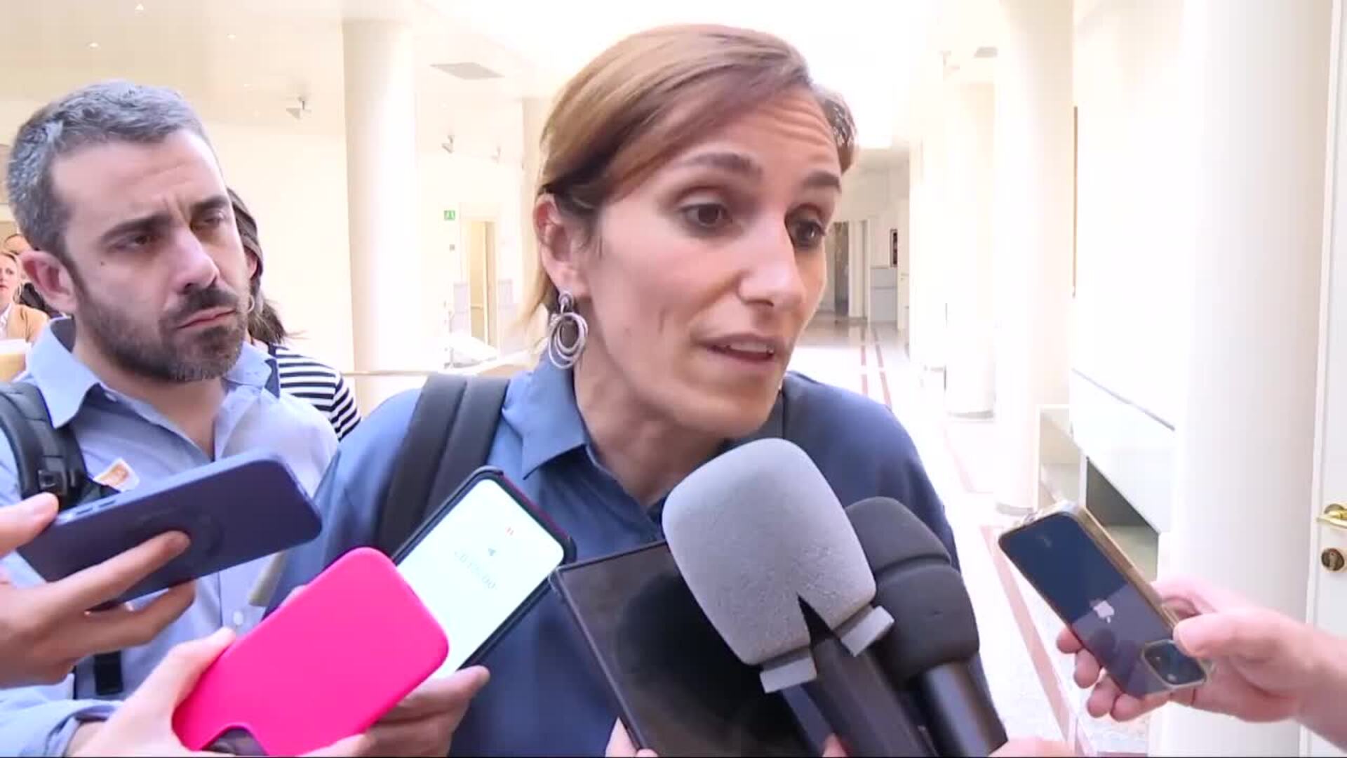 Mónica García: "Ayuso está viviendo en un ático de un defraudador fiscal"