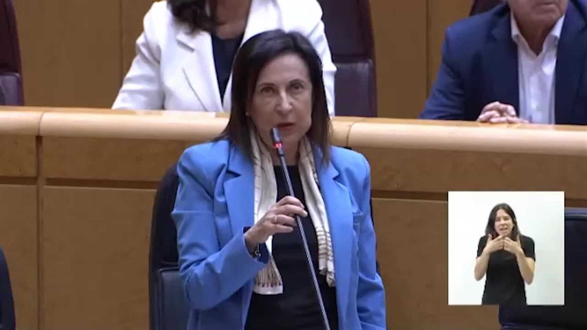Robles reivindica el plan de defensa ante las críticas del PP por no someterlo a votación