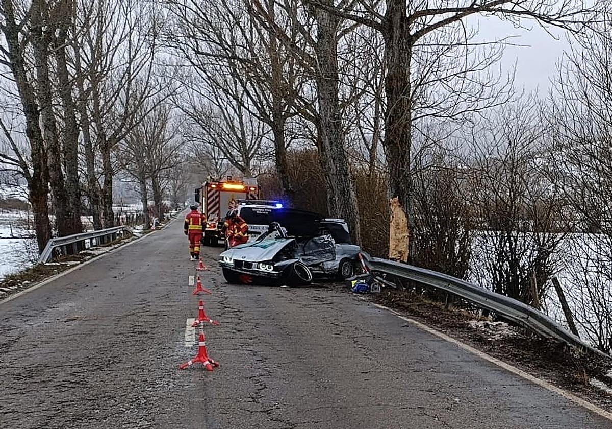 Muere un joven de 25 años tras chocar su coche contra un árbol en un ...