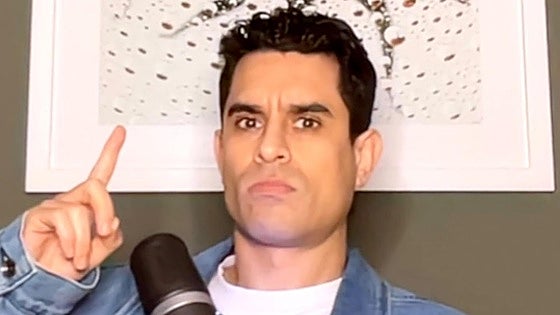«Cazurro no es un apodo, es un diagnóstico»: la arriesgada forma de promocionar humor en León