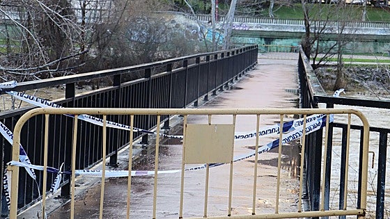 Cuatro ríos en León ya están en nivel de alerta por crecidas y cierran las pasarelas del Bernesga