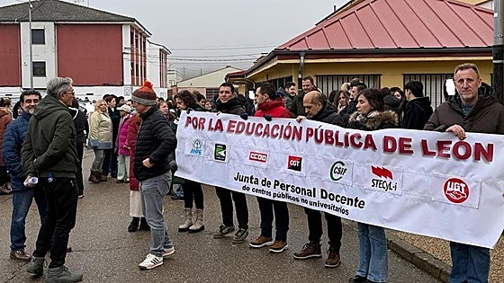 Docentes, alumnos y padres de Cistierna se unen para exigir un ascensor en su instituto