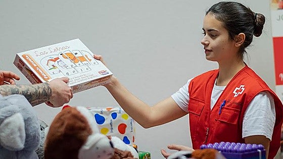 Cruz Roja en León entrega casi 1.000 juguetes con el proyecto 'El juguete educativo'