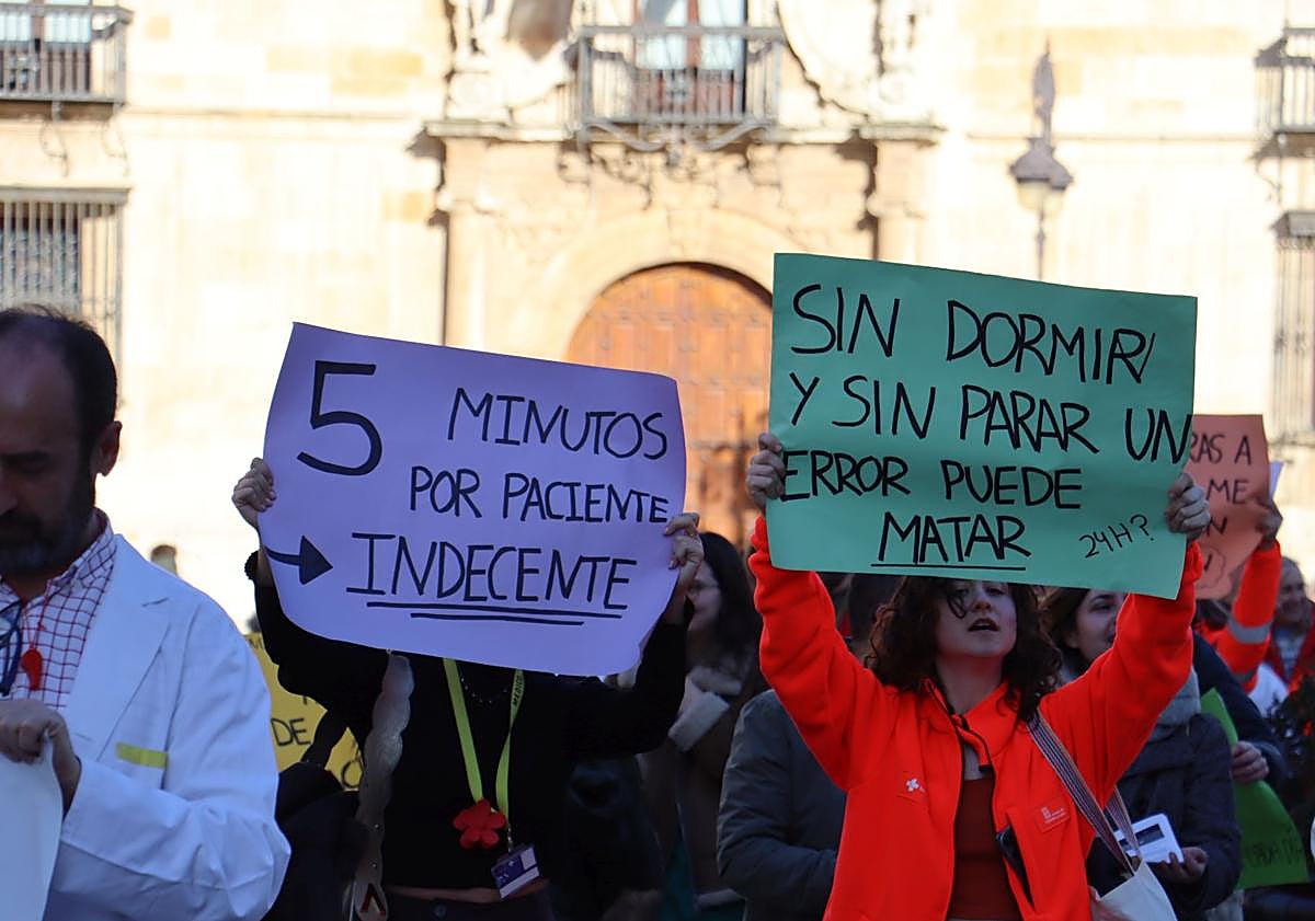 Imagen principal - Fin a una semana de paro médico en León: 2.000 consultas canceladas al día y rearmados para marzo