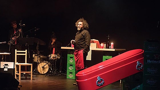 El entierro de Malandro en una taberna llega a León con 'El bar nuestro de cada día'