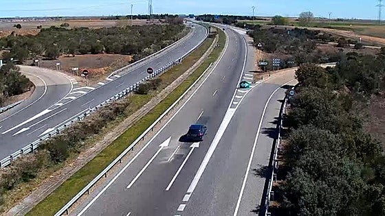 Una mujer, herida tras un choque con un camión en la A-231 sentido León