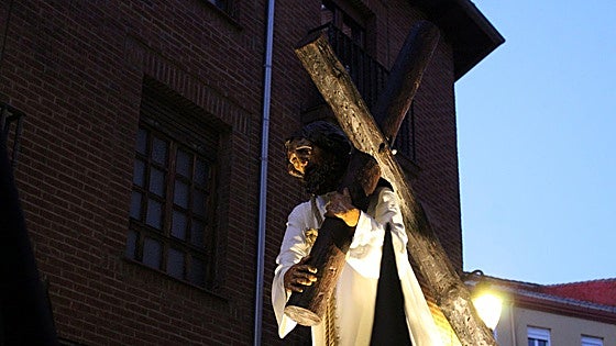 La luz venció al recuerdo para coronar un impoluto Jueves Santo en León