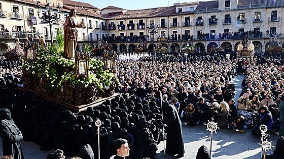 El Encuentro y la Plaza Mayor se funden de nuevo para rendir León a sus pies