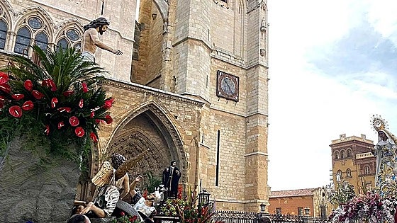 Así te contamos en directo la procesión del Domingo de Resurrección en León