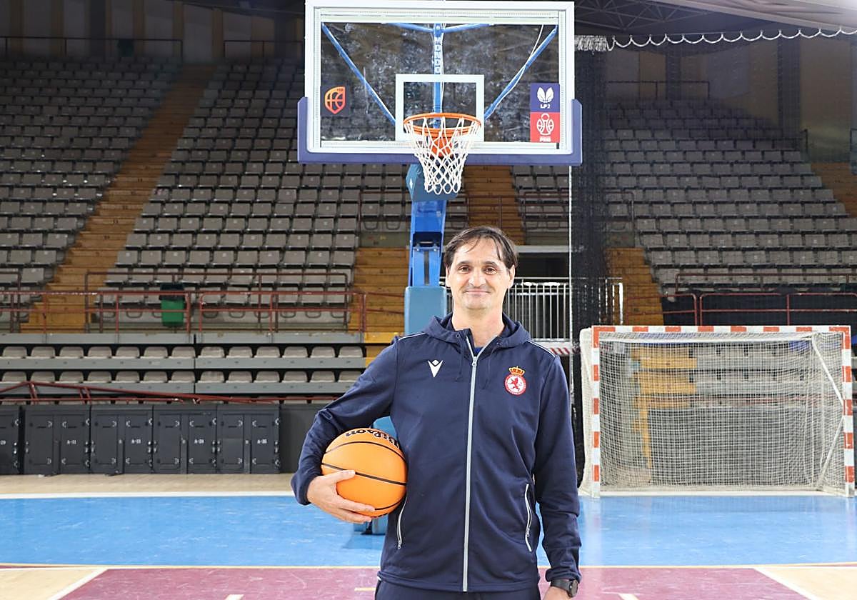 Luis Castillo, entrenador de la Cultural Baloncesto.