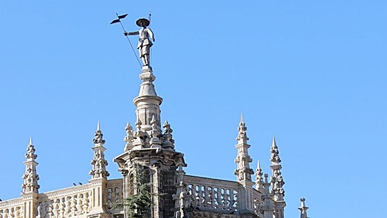 El vigía que custodia Astorga desde lo alto de la catedral