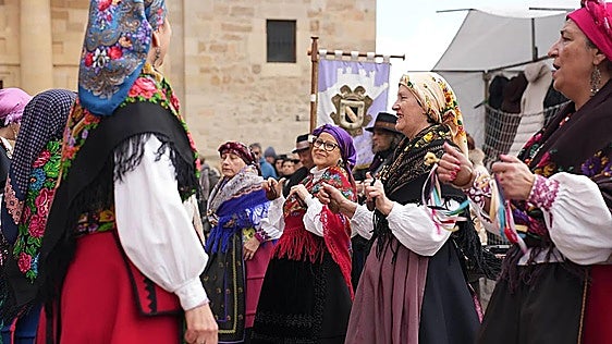 Los bailes tradicionales leoneses resurgen de un «momento crítico» gracias a una nueva forma de entenderlos