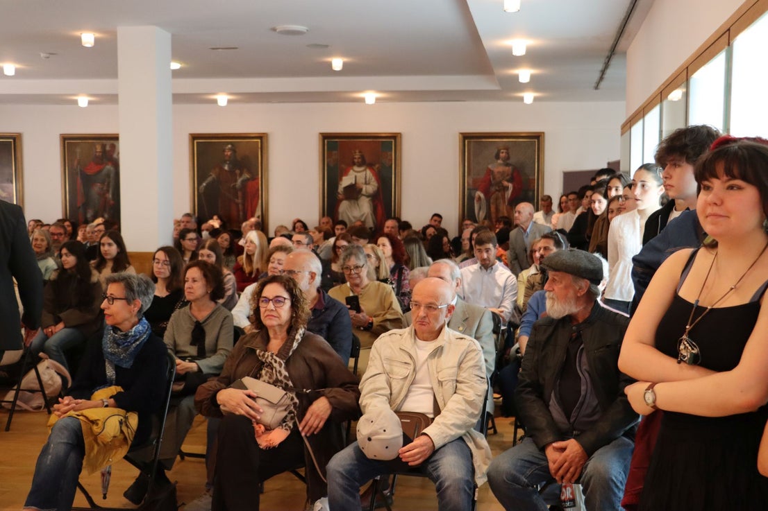 Las imágenes del pleno de la RAE en León