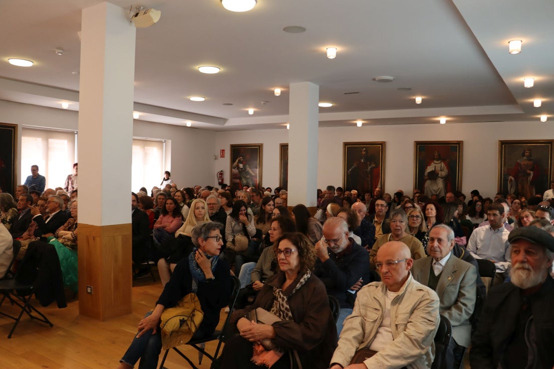 Las imágenes del pleno de la RAE en León