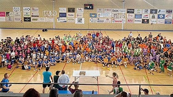 El balonmano conquista Sariegos este fin de semana
