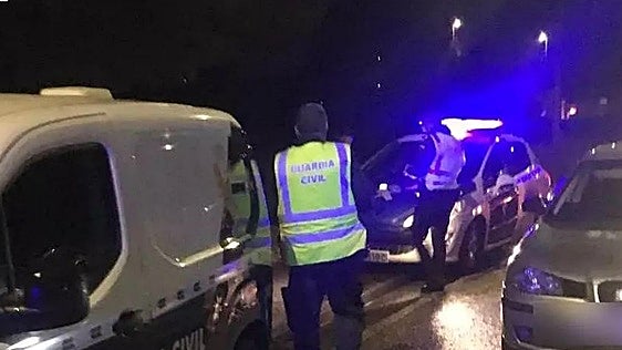 Roba el coche a un anciano, huye de la Policía, vuelca y acaba detenido tras una persecución en León