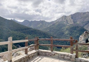 Herido un motorista tras caerse en el aparcamiento del mirador de Oseja de Sajambre