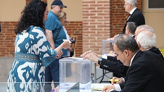 Los hermanos de Minerva rechazan que las mujeres puedan llevar túnica en la cofradía