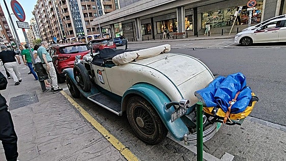 Las imágenes de los coches antiguos que se han parado en León