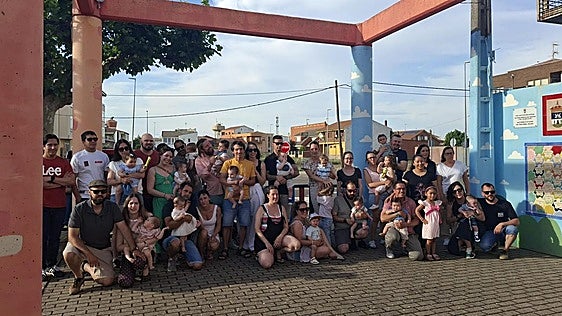 Un cheque de 300 euros y una placa para los 19 recién nacidos en Santa María del Páramo