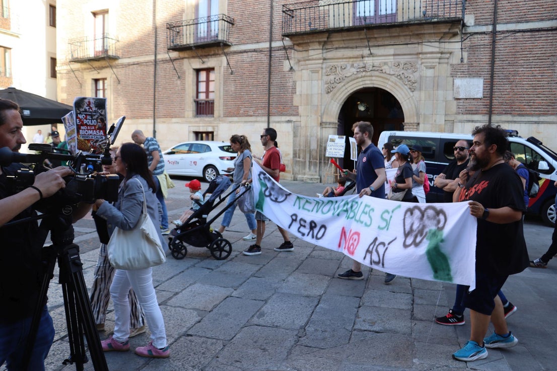 Las imágenes de la manifestación por la planta de biomasa en León