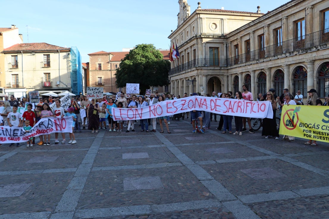 Las imágenes de la manifestación por la planta de biomasa en León