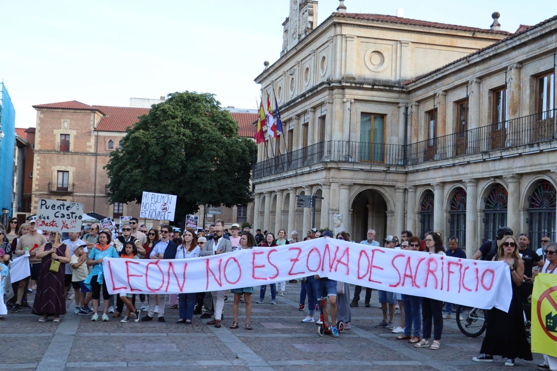 Las imágenes de la manifestación por la planta de biomasa en León